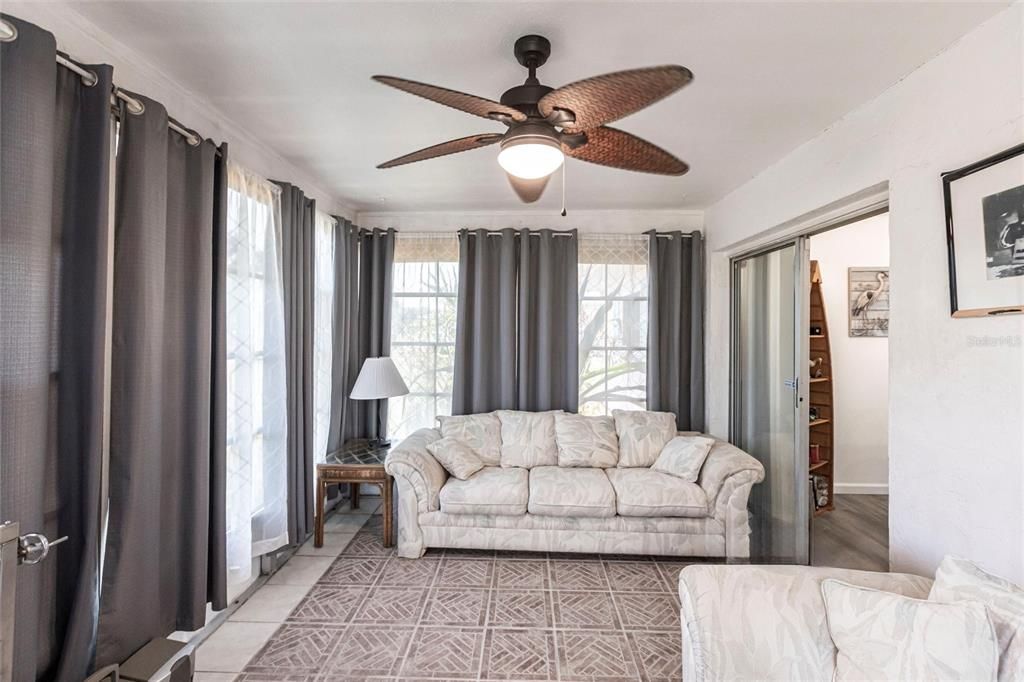 For Sale: $315,000 (2 beds, 2 baths, 1050 Square Feet)