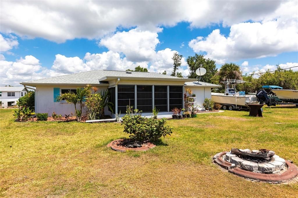 For Sale: $315,000 (2 beds, 2 baths, 1050 Square Feet)