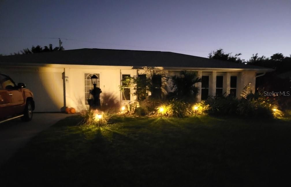 For Sale: $315,000 (2 beds, 2 baths, 1050 Square Feet)