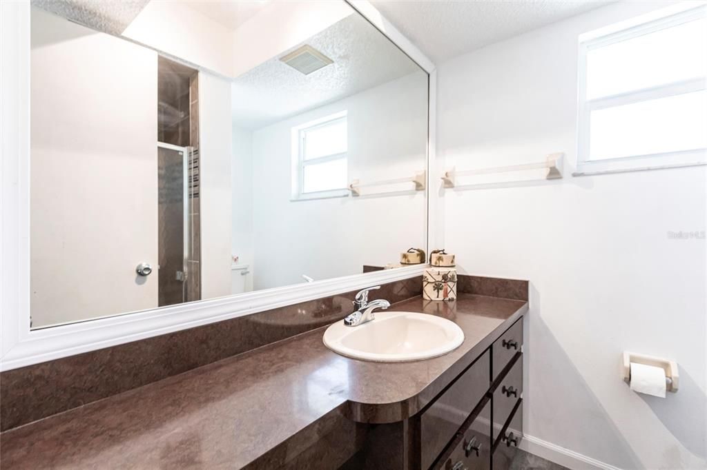 For Sale: $315,000 (2 beds, 2 baths, 1050 Square Feet)