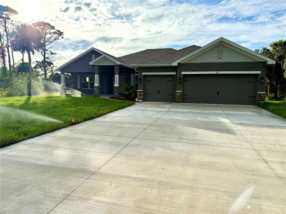 Недавно продано: $421,600 (4 спален, 3 ванн, 2265 Квадратных фут)