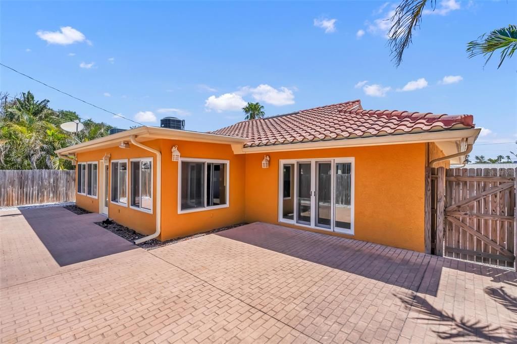 Active With Contract: $799,000 (3 beds, 2 baths, 2039 Square Feet)