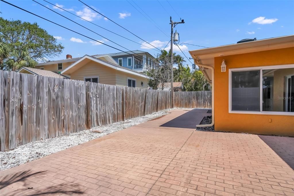 Active With Contract: $799,000 (3 beds, 2 baths, 2039 Square Feet)