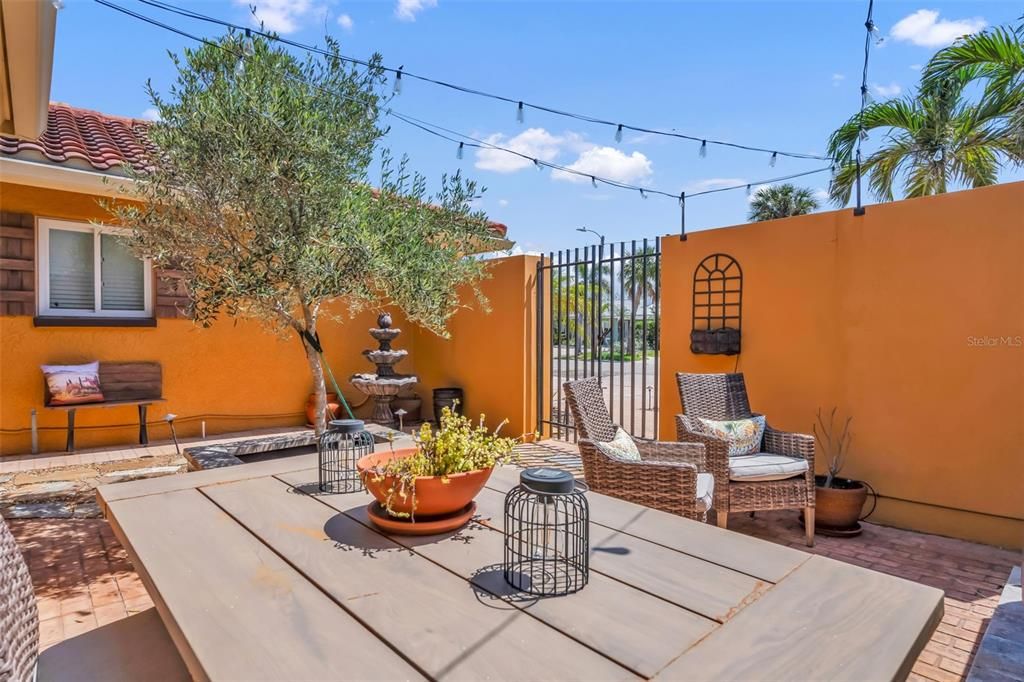 Active With Contract: $799,000 (3 beds, 2 baths, 2039 Square Feet)