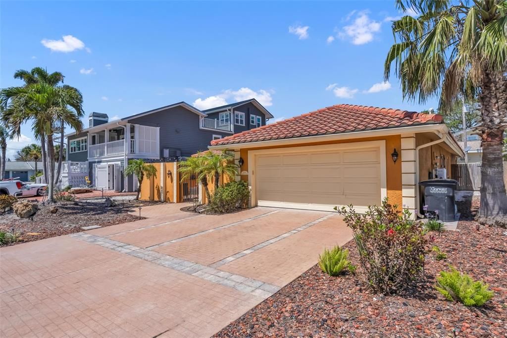 Active With Contract: $799,000 (3 beds, 2 baths, 2039 Square Feet)