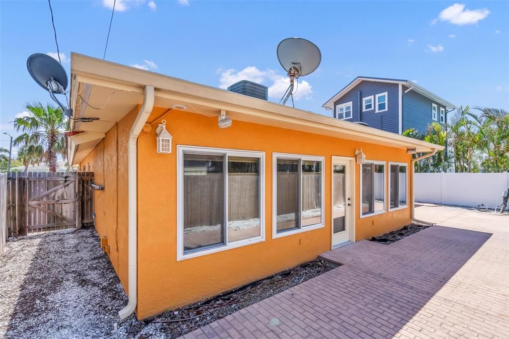 Active With Contract: $799,000 (3 beds, 2 baths, 2039 Square Feet)