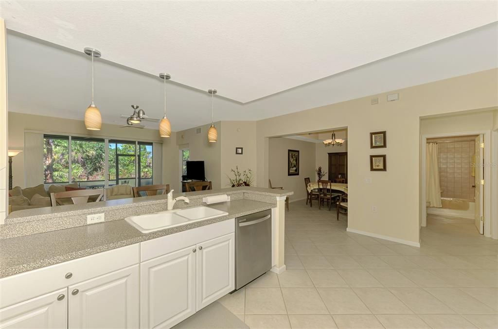 На продажу: $250,000 (2 спален, 2 ванн, 1429 Квадратных фут)