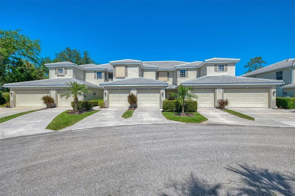 На продажу: $250,000 (2 спален, 2 ванн, 1429 Квадратных фут)