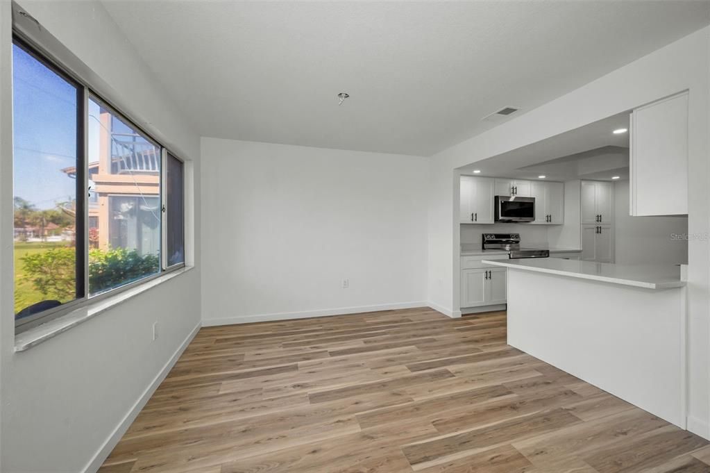 For Sale: $179,900 (2 beds, 2 baths, 1144 Square Feet)