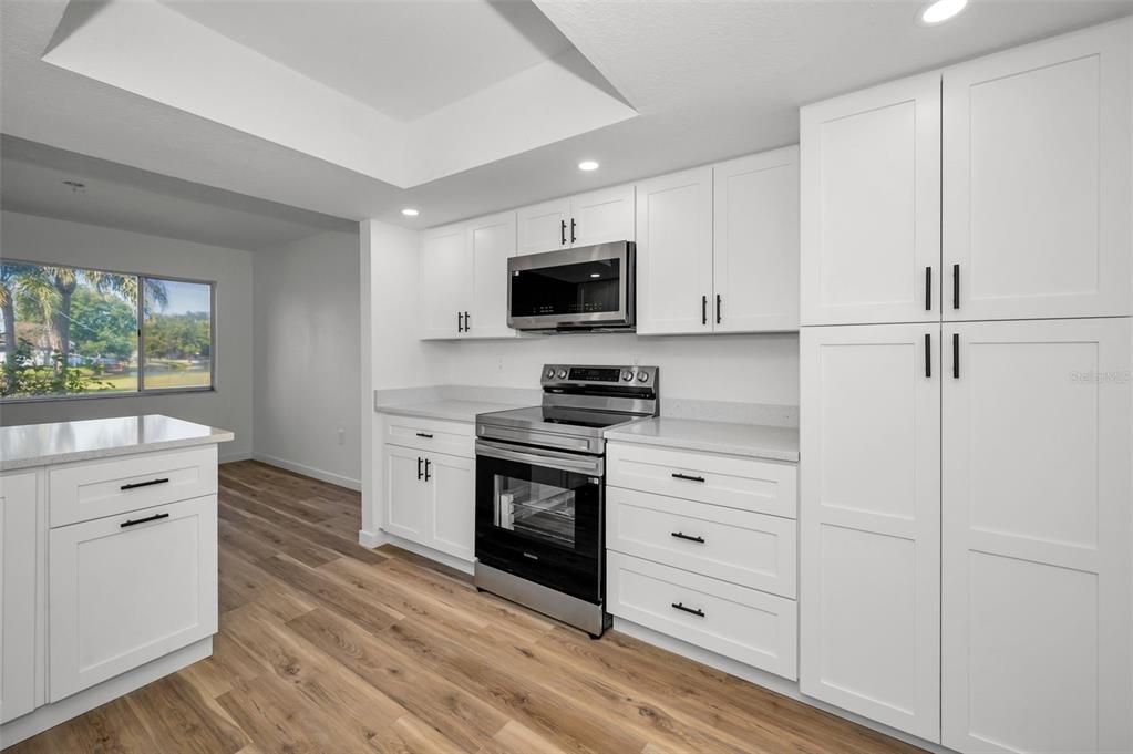 For Sale: $179,900 (2 beds, 2 baths, 1144 Square Feet)