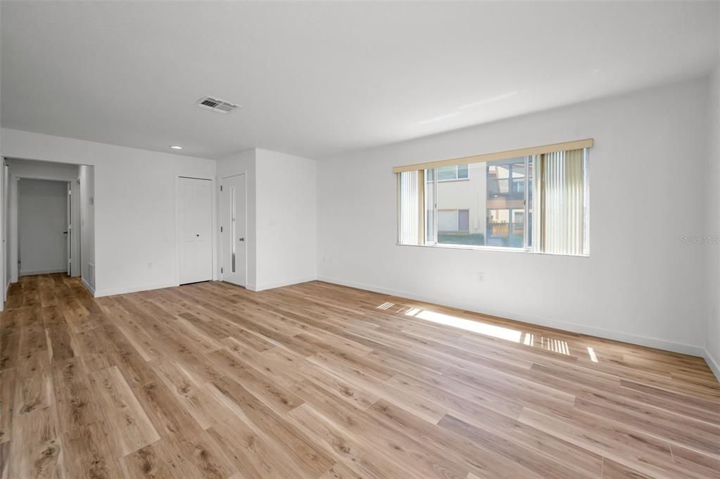 For Sale: $179,900 (2 beds, 2 baths, 1144 Square Feet)