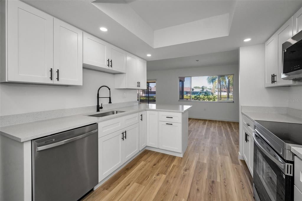 For Sale: $179,900 (2 beds, 2 baths, 1144 Square Feet)