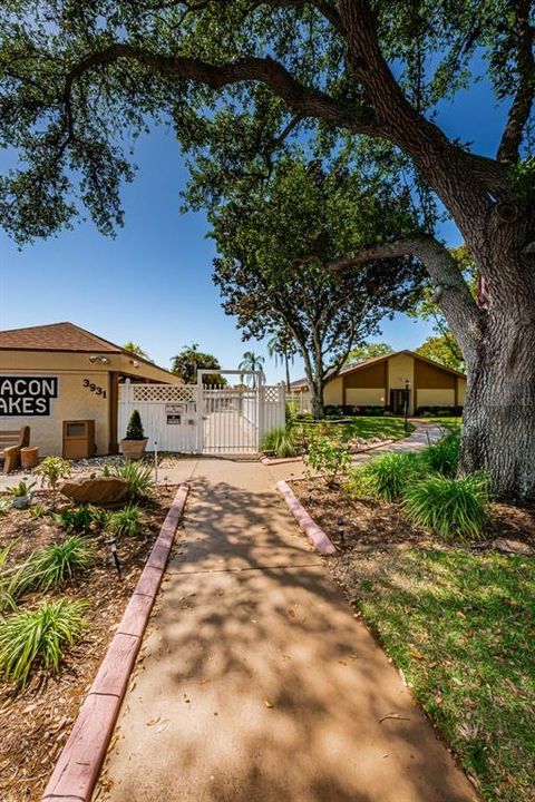 For Sale: $179,900 (2 beds, 2 baths, 1144 Square Feet)