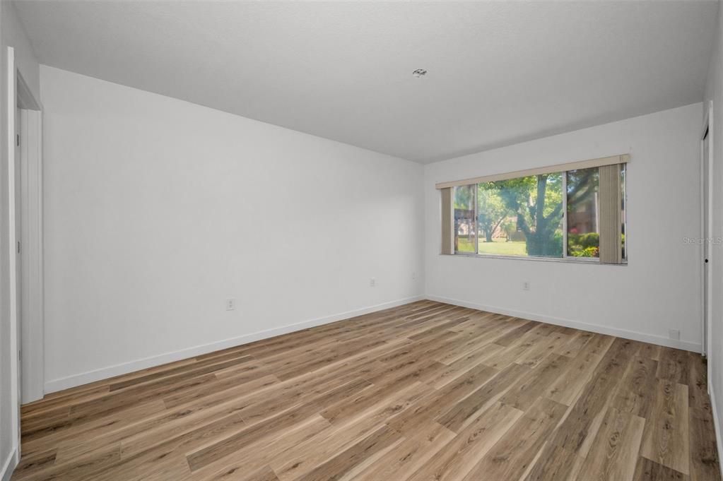 For Sale: $179,900 (2 beds, 2 baths, 1144 Square Feet)