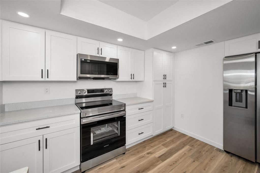 For Sale: $179,900 (2 beds, 2 baths, 1144 Square Feet)