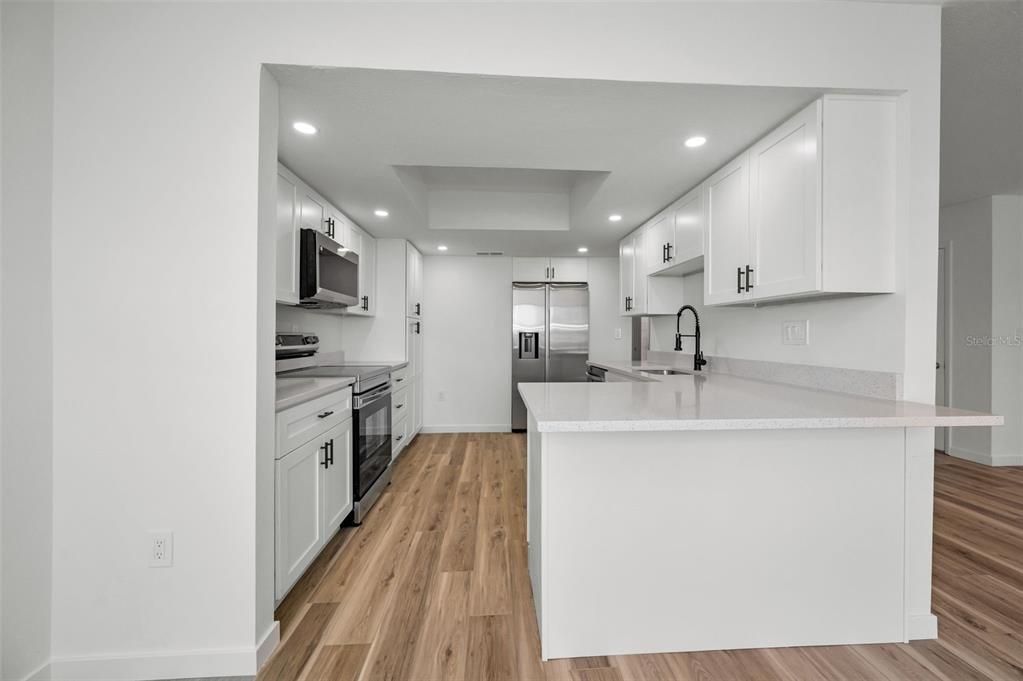 For Sale: $179,900 (2 beds, 2 baths, 1144 Square Feet)