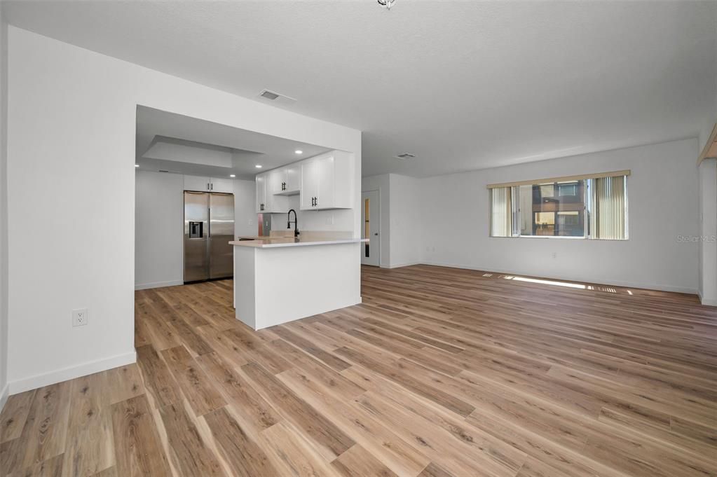 For Sale: $179,900 (2 beds, 2 baths, 1144 Square Feet)