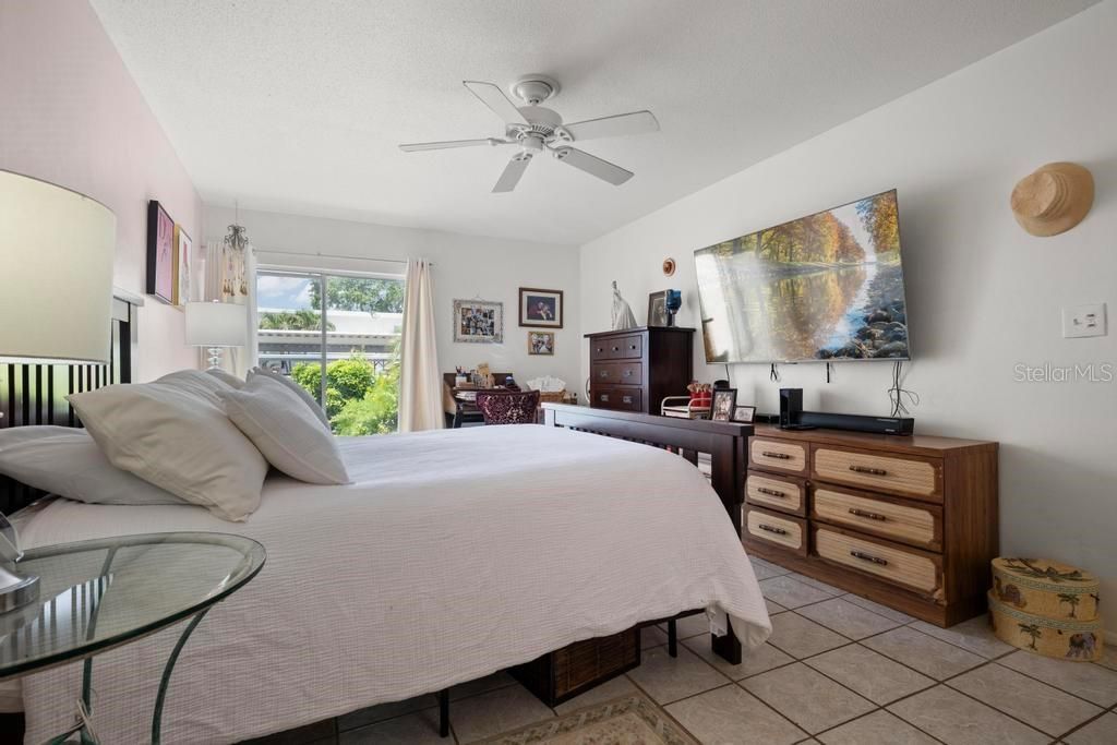 For Sale: $220,000 (2 beds, 2 baths, 1270 Square Feet)