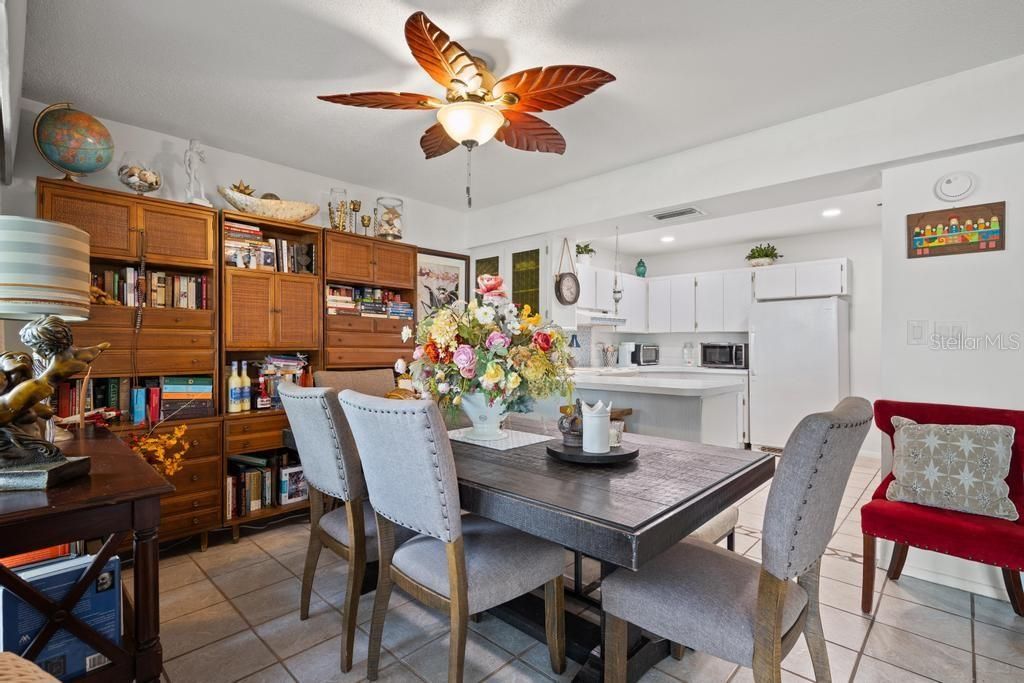 For Sale: $220,000 (2 beds, 2 baths, 1270 Square Feet)