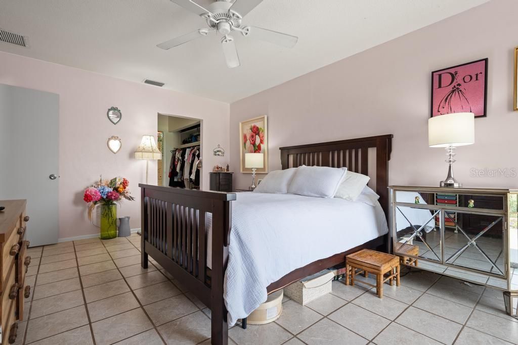 For Sale: $220,000 (2 beds, 2 baths, 1270 Square Feet)