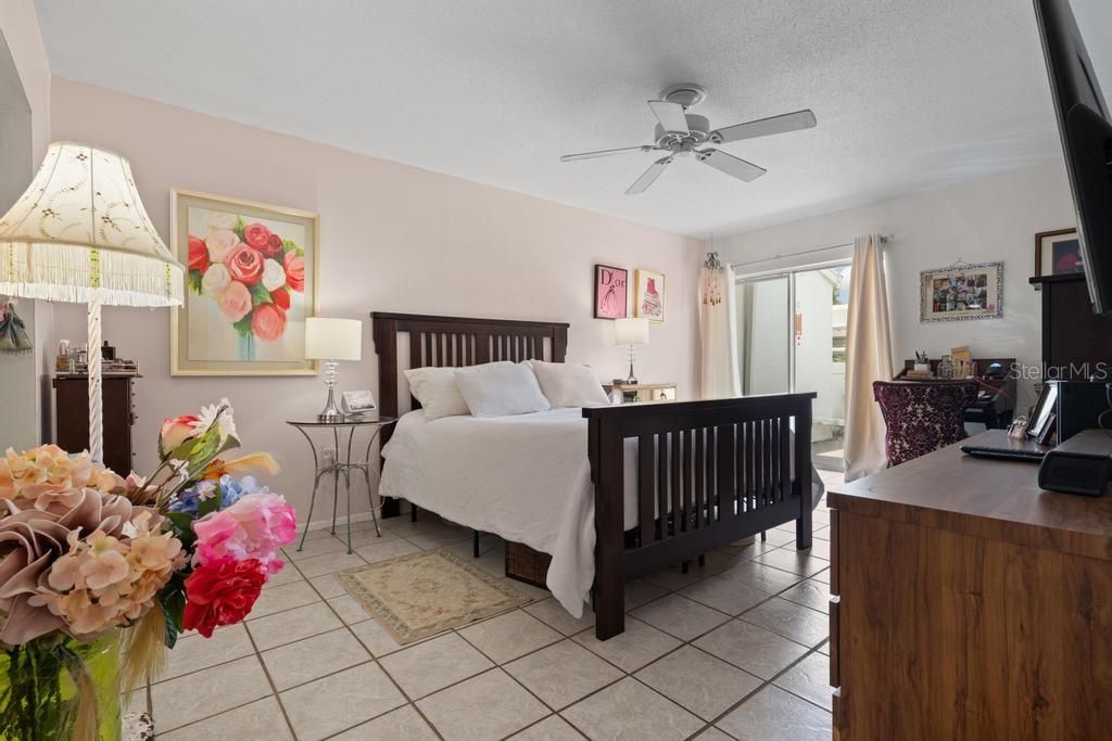 For Sale: $220,000 (2 beds, 2 baths, 1270 Square Feet)