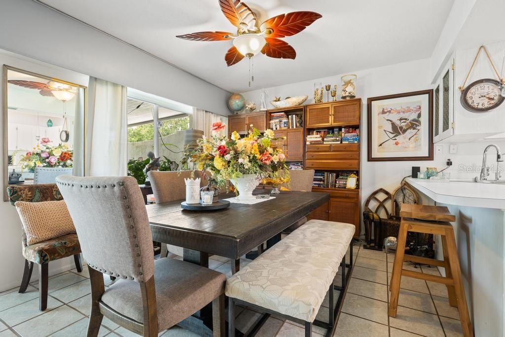 For Sale: $220,000 (2 beds, 2 baths, 1270 Square Feet)