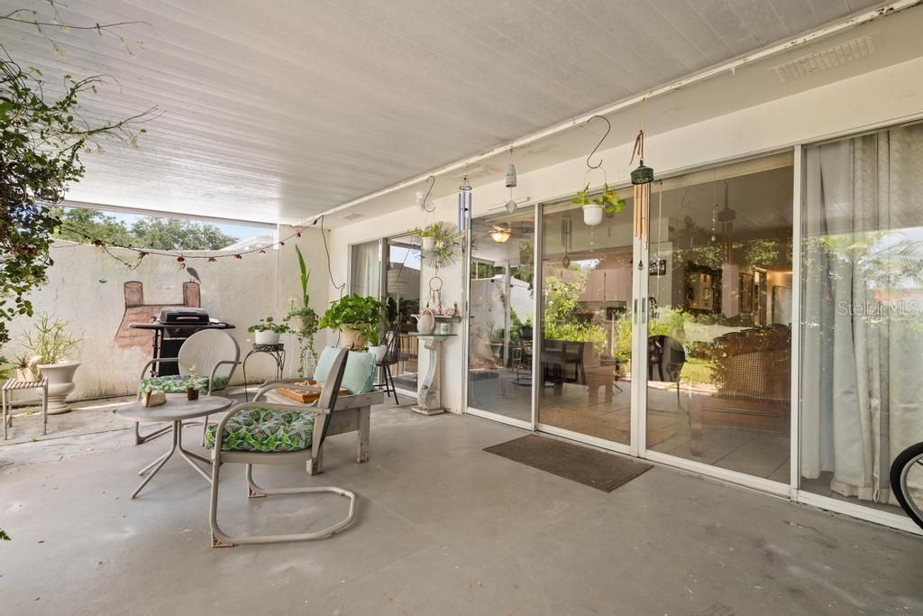 For Sale: $220,000 (2 beds, 2 baths, 1270 Square Feet)