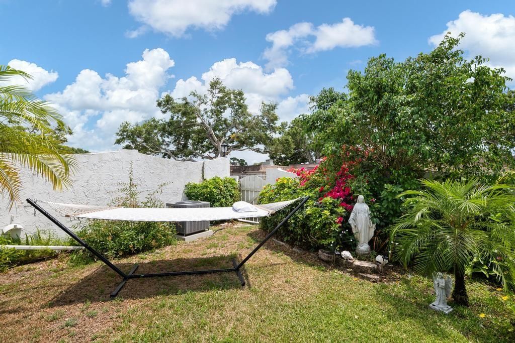 For Sale: $220,000 (2 beds, 2 baths, 1270 Square Feet)