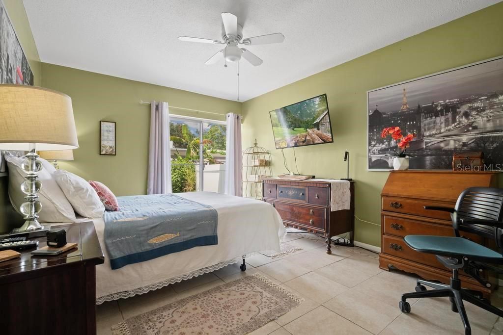 For Sale: $220,000 (2 beds, 2 baths, 1270 Square Feet)