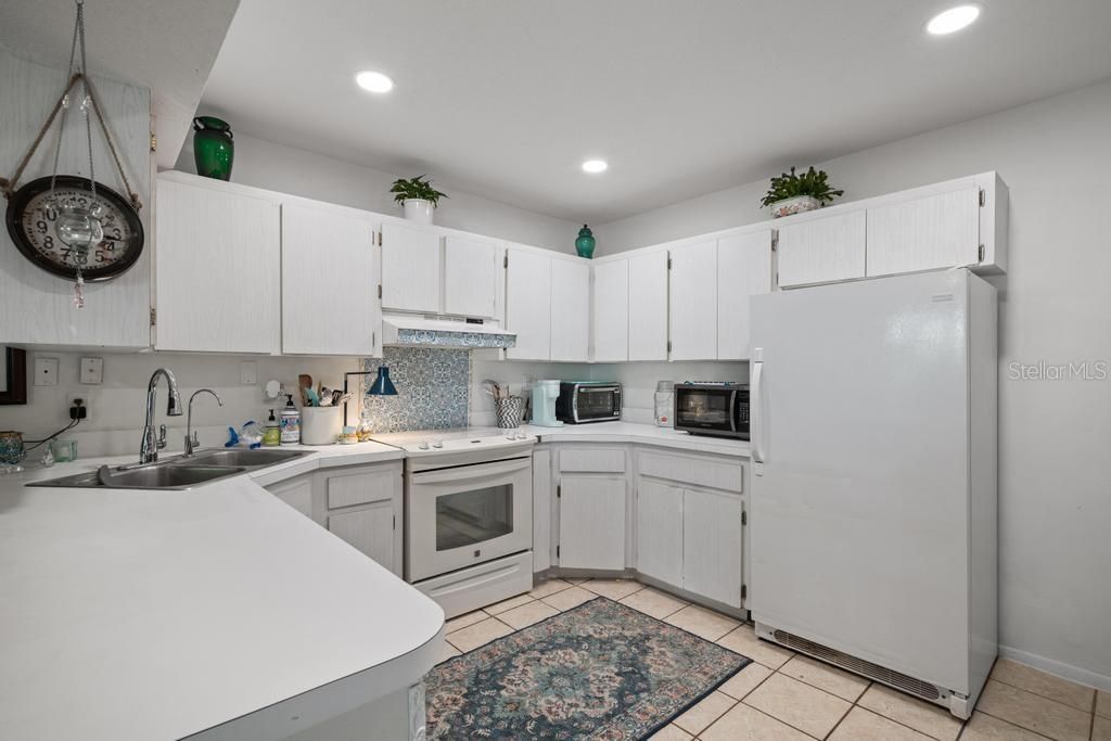 For Sale: $220,000 (2 beds, 2 baths, 1270 Square Feet)