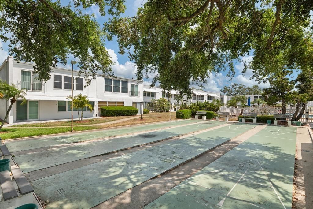 For Sale: $220,000 (2 beds, 2 baths, 1270 Square Feet)