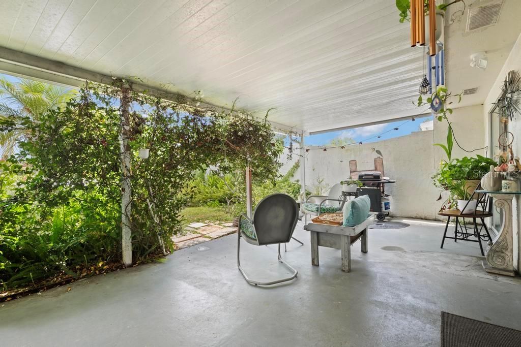 For Sale: $220,000 (2 beds, 2 baths, 1270 Square Feet)