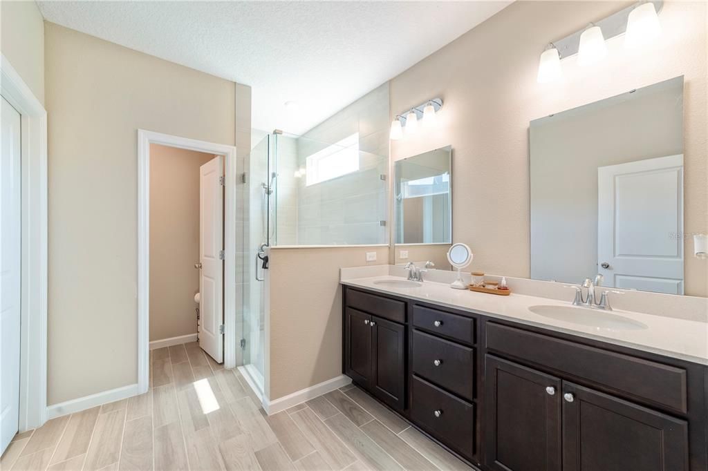 待售: $365,000 (4 贝兹, 2 浴室, 1893 平方英尺)