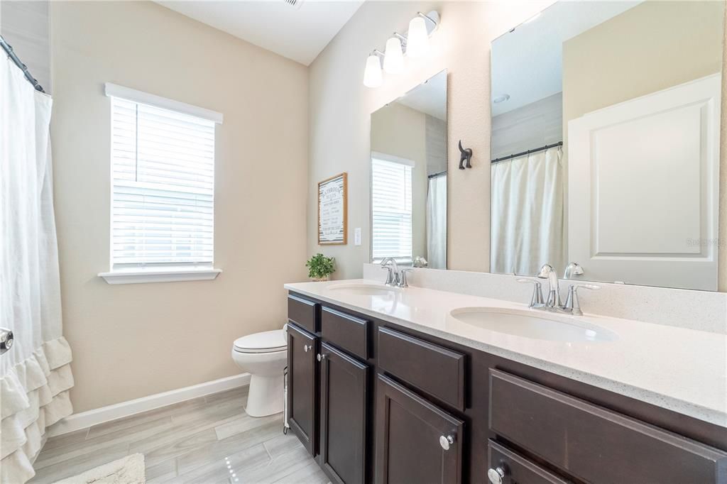 待售: $365,000 (4 贝兹, 2 浴室, 1893 平方英尺)