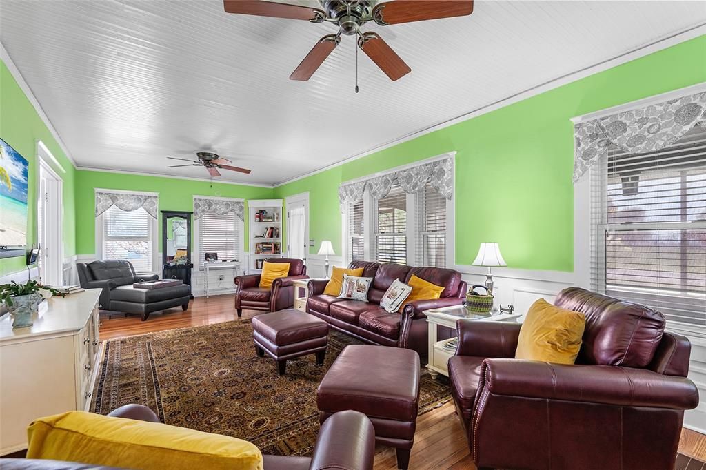 En Venta: $529,900 (4 camas, 3 baños, 2238 Pies cuadrados)