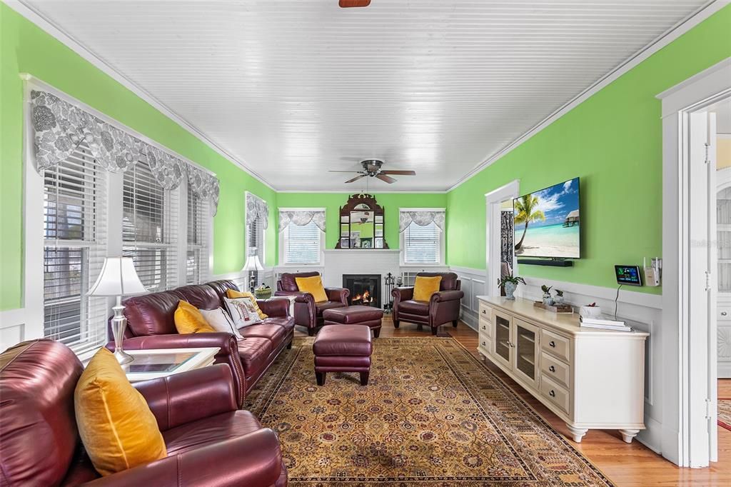 En Venta: $529,900 (4 camas, 3 baños, 2238 Pies cuadrados)