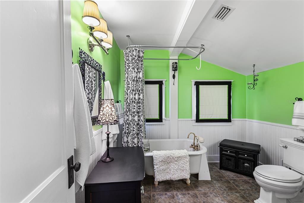 En Venta: $529,900 (4 camas, 3 baños, 2238 Pies cuadrados)