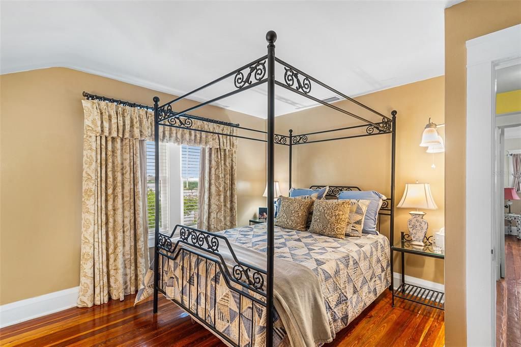 En Venta: $529,900 (4 camas, 3 baños, 2238 Pies cuadrados)