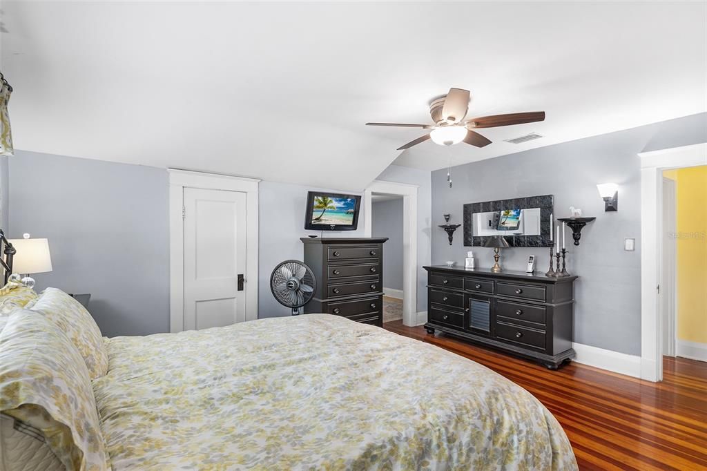 En Venta: $529,900 (4 camas, 3 baños, 2238 Pies cuadrados)