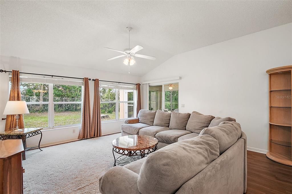 En Venta: $325,000 (3 camas, 2 baños, 1558 Pies cuadrados)