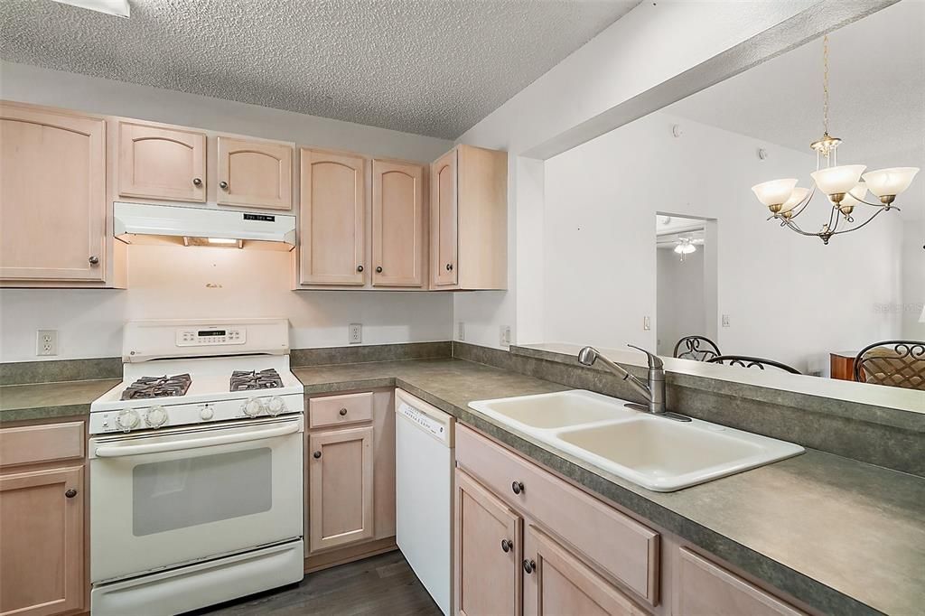 En Venta: $325,000 (3 camas, 2 baños, 1558 Pies cuadrados)