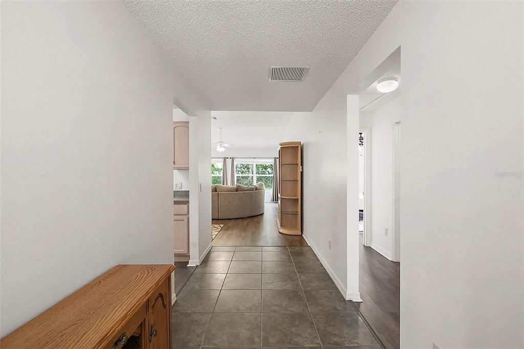 En Venta: $325,000 (3 camas, 2 baños, 1558 Pies cuadrados)