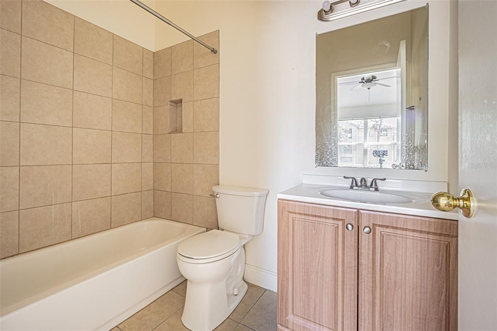 For Sale: $199,999 (2 beds, 2 baths, 1360 Square Feet)