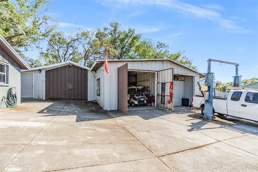 合同活跃: $351,900 (4 贝兹, 3 浴室, 2002 平方英尺)