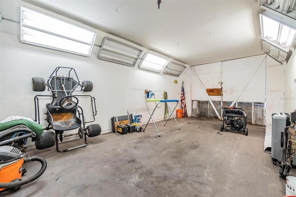 合同活跃: $351,900 (4 贝兹, 3 浴室, 2002 平方英尺)