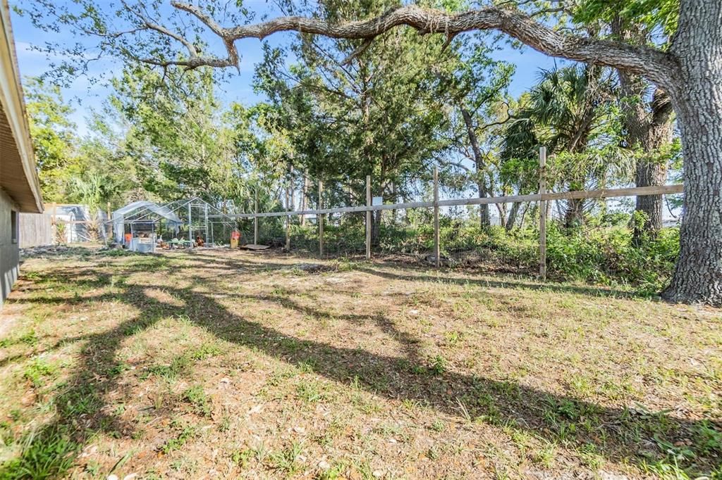 合同活跃: $351,900 (4 贝兹, 3 浴室, 2002 平方英尺)