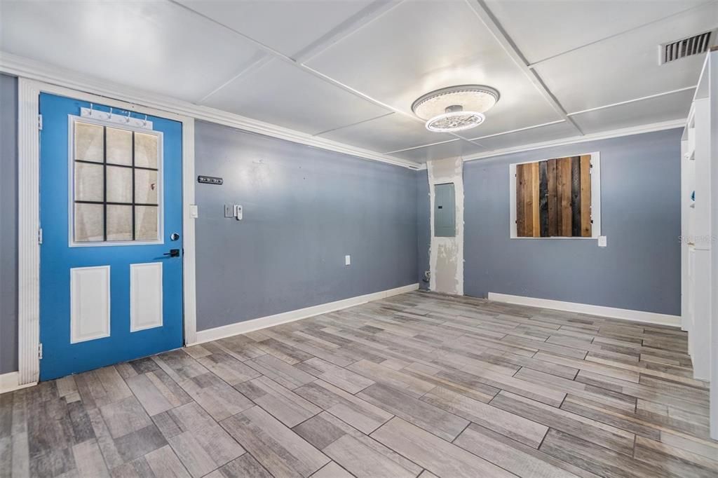 合同活跃: $351,900 (4 贝兹, 3 浴室, 2002 平方英尺)