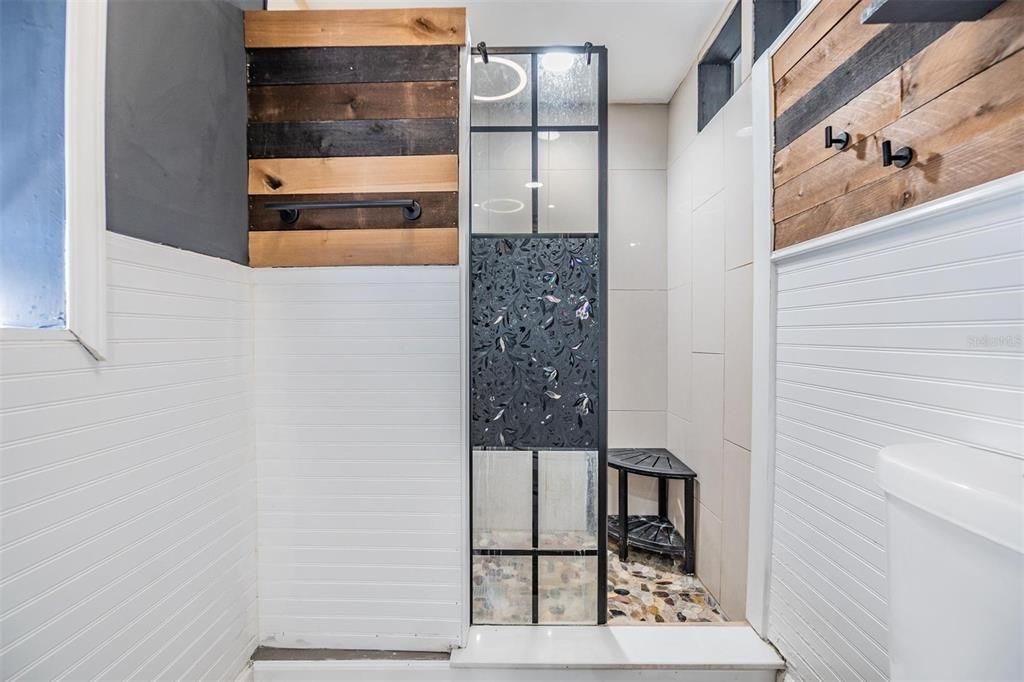 合同活跃: $351,900 (4 贝兹, 3 浴室, 2002 平方英尺)