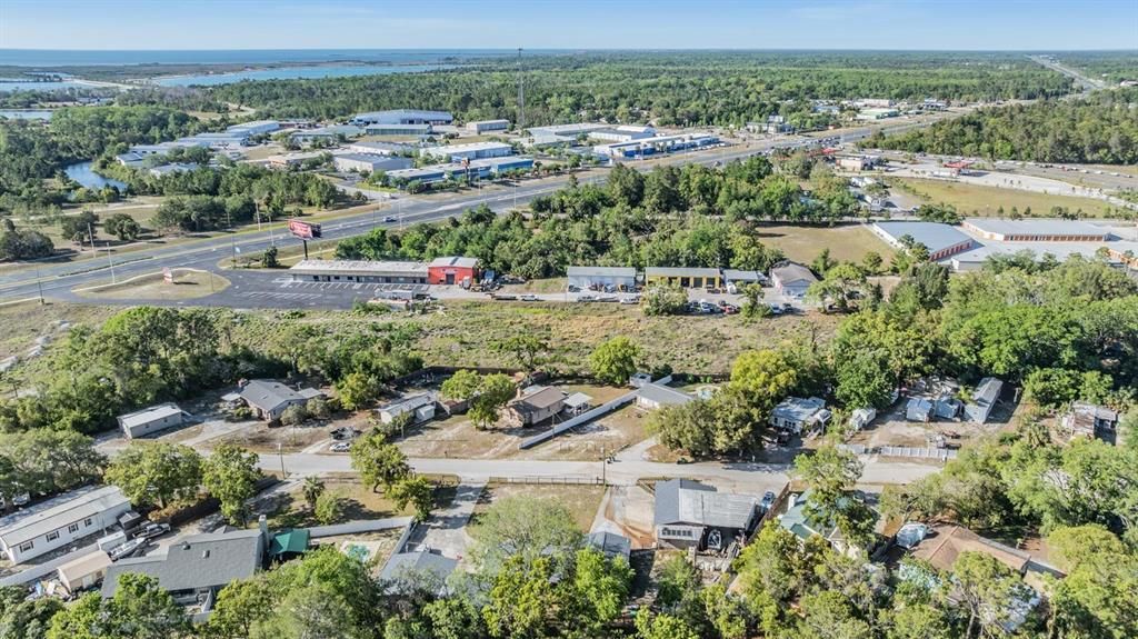 合同活跃: $351,900 (4 贝兹, 3 浴室, 2002 平方英尺)