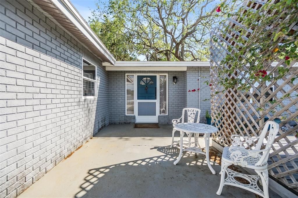 合同活跃: $351,900 (4 贝兹, 3 浴室, 2002 平方英尺)